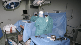 استقدام 23 طبيبا من فرنسا لإجراء عمليات جراحية مجانية بتيزي وزو