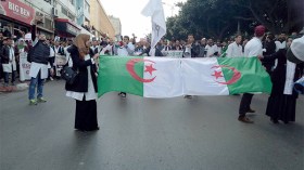 حجار يأمر مديري الجامعات بحل مشاكل الأطباء المقيمين