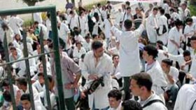 ممثلو‭ ‬الأطباء‭ ‬المقيمون‭ ‬ينسحبون‭ ‬من‭ ‬لجنة‭ ‬العقلاء