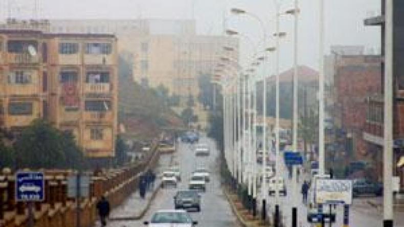 جرافات المقاولات تعبث بآثار مدينة أشير التاريخية  بالمدية وتنتهك حرمة عظام موتاها