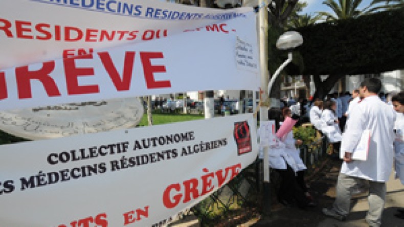 الأطباء‭ ‬المقيمون‭ ‬يفصلون‭ ‬في‭ ‬مصير‭ ‬إضرابهم‭ ‬وأزمة‭ ‬القطاع‭ ‬اليوم‭ ‬