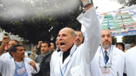 قروض للأطباء.. لشراء سكنات وسيارات وإعفاء ضريبي لفتح عيادات