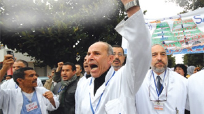 قروض للأطباء.. لشراء سكنات وسيارات وإعفاء ضريبي لفتح عيادات