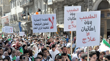 Les médecins résidents reprennent enfin les gardes