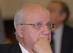 Medelci refuse les critiques devant le conseil des droits de l’homme : Le Vatican demande à l’Algérie d’annuler le décret relatif à  l’exercice des religions.