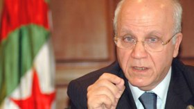 الجزائر للعرب: “أنتم تخرقون النظام الداخلي للجامعة العربية”