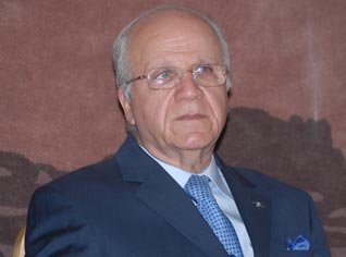 Algeria keeps up investment new measures, says FM