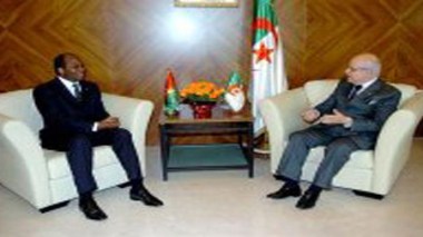 M. Medelci reçoit son homologue burkinabé