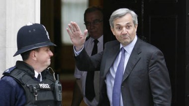 Chris Huhne quits cabinet over speeding claims charge