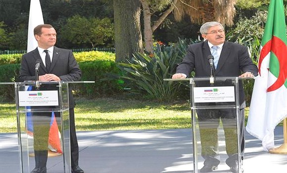 Alger et Moscou favorables à la stabilisation du marché pétrolier