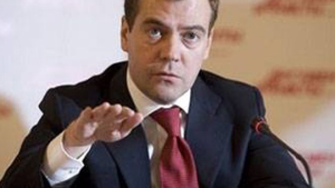 مدفيديف يأمر بإعادة تسليح روسيا “على نطاق واسع”