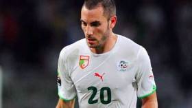 مغني يمضي عقده الخميس في “السنافر”