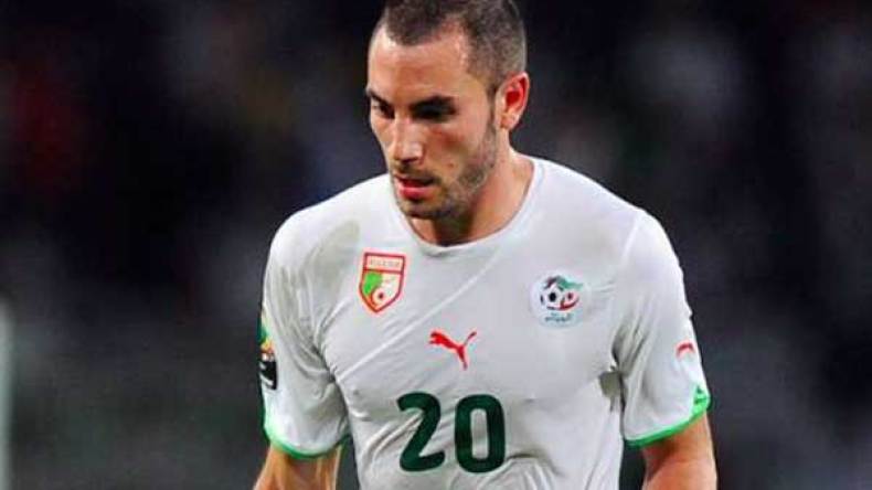 مغني يمضي عقده الخميس في “السنافر”