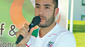 مغني : ” سأغادر  معسكر  الخضر  وسألتحق  بجنوب  إفريقيا “