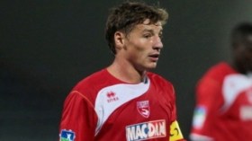 مهدي مصطفى يجدّد عقده مع أجاكسيو