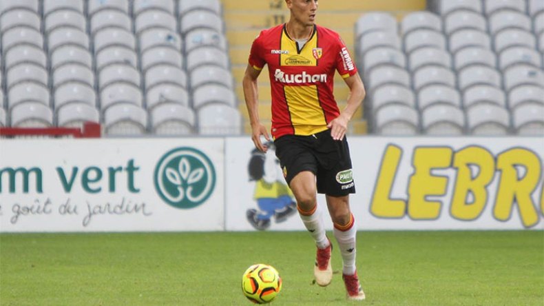 طاهرات يعود إلى التشكيلة الأساسية للانس ويريح بلماضي