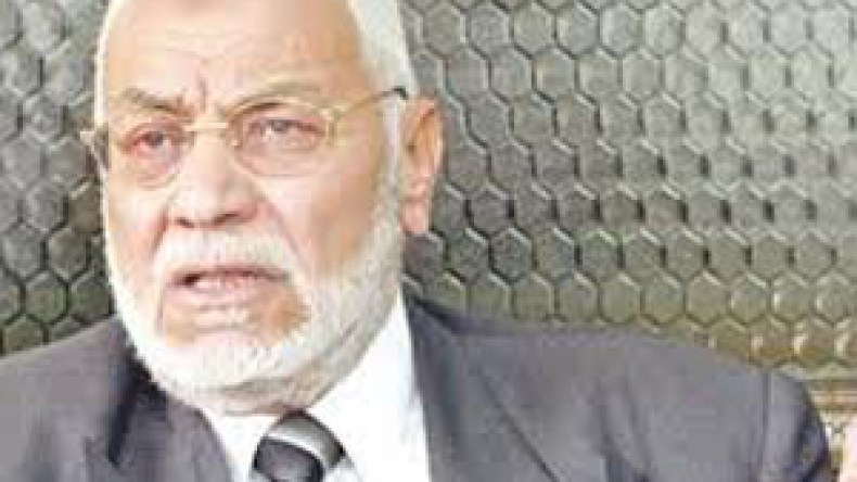 مهدي عاكف للشروق:”مبارك سلط أذياله على الشعب وسيسقط رغم أنفه”