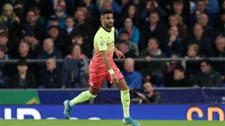 محرز يهزّ الشباك مُجدّدا بـ “ركلة حرّة”!