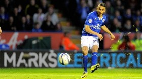 محرز يسجل ثالث أهدافه في إنجلترا.. ويضع قدما في “البريمرليغ”