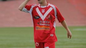 قرابة مليار  تدفع مكحوت للتخلي عن القبائل مقابل اللعب لعنابة