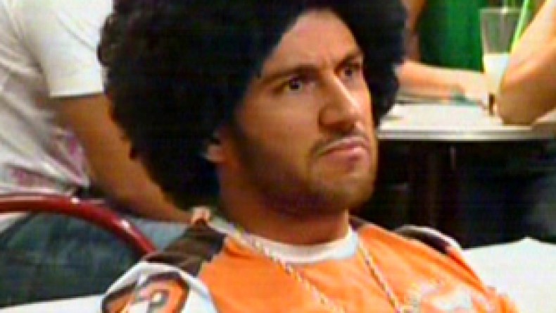 الصحافة المصرية ترمي عظما لأحمد مكي بعد ما تنصّل من جزائريته؟!