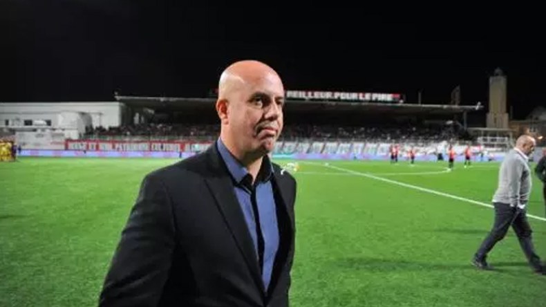 ملال يقرر صرف شهرين من أجر لاعبيه بطلب من دوما