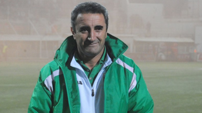 مناد يكرم من طرف فرقة “نابولي” ويصنع الحدث ببراقي