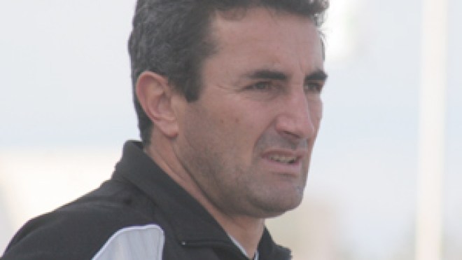 مناد يدعو لاعبيه إلى طي صفحة عنابة والتفكير في »الداربي« القبائلي