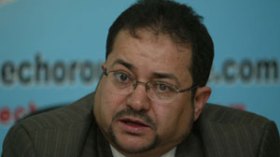 خصوم أبو جرة يهدونه هدية رأس السنة ويعودون إلى بيت الطاعة