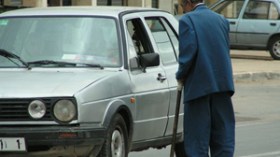 القانون  الجزائري  يجرم  المتسولين  ولا  يردعهم