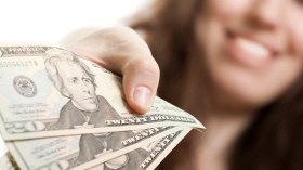 تقرير: النساء الثريات أصغر سنا وأقل رغبة في إنجاب الأطفال