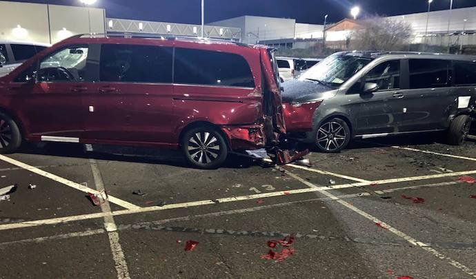 Limogé, un homme détruit 50 véhicules à l’usine de Mercedes