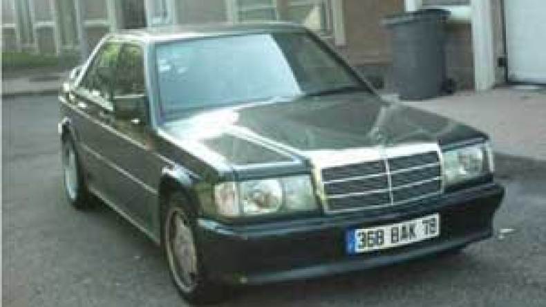 باعا سيارة مرسيدس فأصبحا متهمين بالإرهاب!