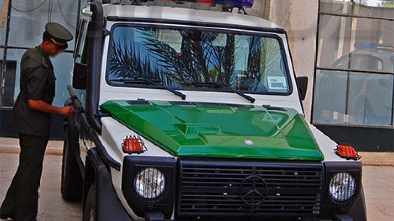 قايد صالح يدشن مركب سيارات “مرسيدس” العسكرية بتيارت