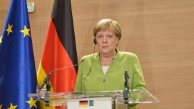 ميركل تطلب مترجما للعربية