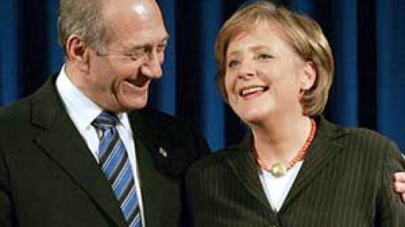 ميركيل: من يهدد “إسرائيل” فكأنما يهدد ألمانيا