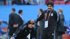 ميسي يتجاهل مارادونا في قائمة أفضل مدربيه