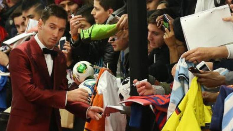 البذلة التي ارتداها ميسي ليست للتهريج!