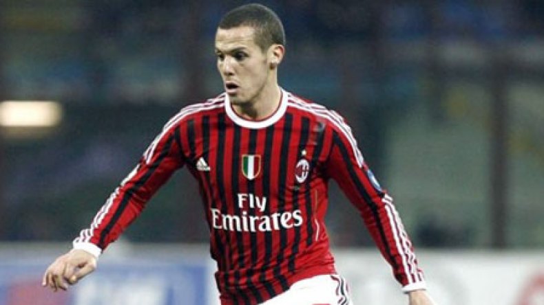 مواصلة مصباح لمغامرة رابطة الأبطال مرتبط ببقائه في الميلان