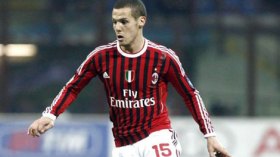 أنباء عن إدراج مصباح في التشكيل الأساسي ضد الأرسنال