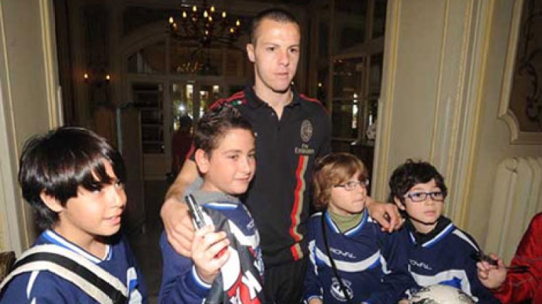 مصباح في زيارة خيرية بباليرمو