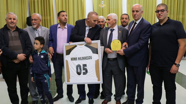 ودادية اللاعبين القدامى تُكرّم صخرة الأوراس ملاخسو