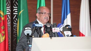 Messahel exclut l’ouverture de zone de rétention de migrants