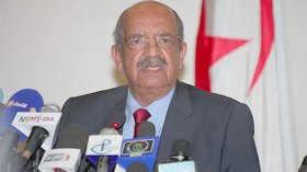 اتفاق بين الجزائر وفرنسا على تقوية العلاقات الثنائية والحل السلمي بليبيا