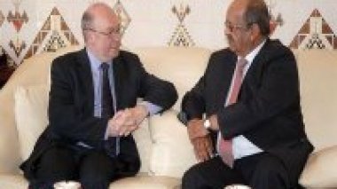 M. Abdelkader Messahel s’entretient avec M. Alistair Burt