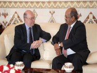 M. Abdelkader Messahel s’entretient avec M. Alistair Burt