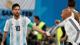 مدرب الأرجنتين يعترف أنه استشار ميسي قبل إدخال أحد اللاعبين