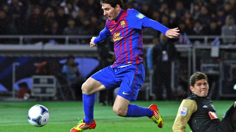 برشلونة ينحت تمثالا لميسي في “كامب نو”.. ونائب الرئيس يعتذر له