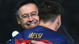 لا تقلقوا.. ميسي وقع عقده الجديد وهو باق معنا