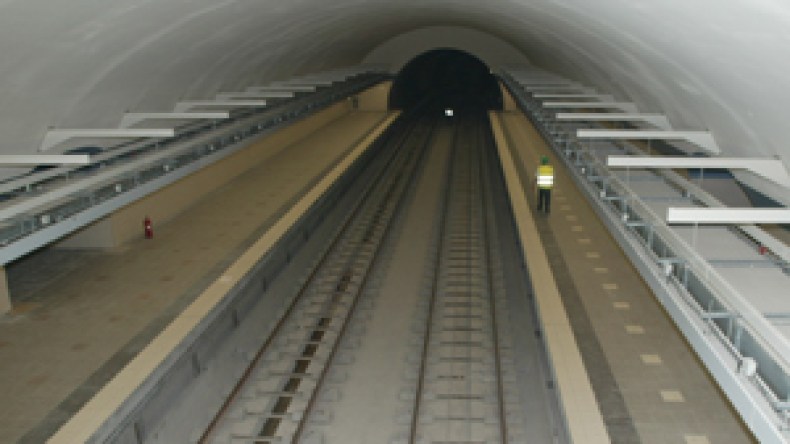 خلافات بين الجزائر وفرنسا تبقي الميترو في النفق